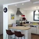 Au Vieux Lavoir Avec Parking Prive, Jardin , Climatisation, A 500 M De La Cite