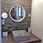 Au Vieux Lavoir Avec Parking Prive, Jardin , Climatisation, A 500 M De La Cite *
