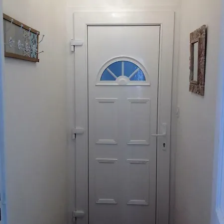 Apartament Au Vieux Lavoir Avec Parking Prive, Jardin , Climatisation, A 500 M De La Cite Carcassonne