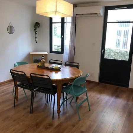 Apartament Au Vieux Lavoir Avec Parking Prive, Jardin , Climatisation, A 500 M De La Cite Carcassonne