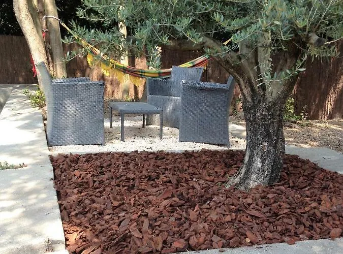 Au Vieux Lavoir Avec Parking Prive, Jardin , Climatisation, A 500 M De La Cite *