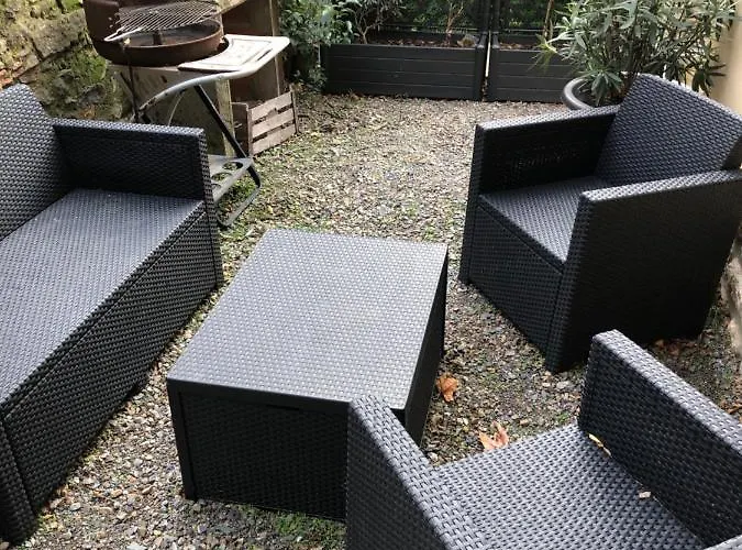 Lägenhet Au Vieux Lavoir Avec Parking Prive, Jardin , Climatisation, A 500 M De La Cite